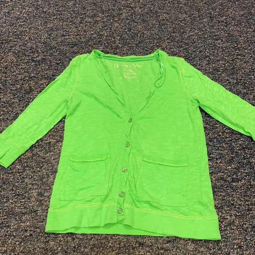 Aeropostale Bright Green Button Down Top sz. M